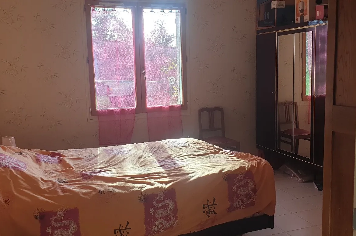 Grande maison jumelée avec terrain plat à Noailles, 14 pièces et vue magnifique 