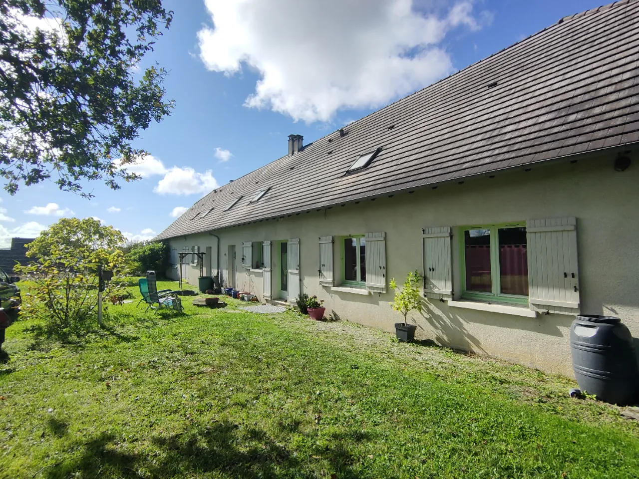 Grande maison jumelée avec terrain plat à Noailles, 14 pièces et vue magnifique 
