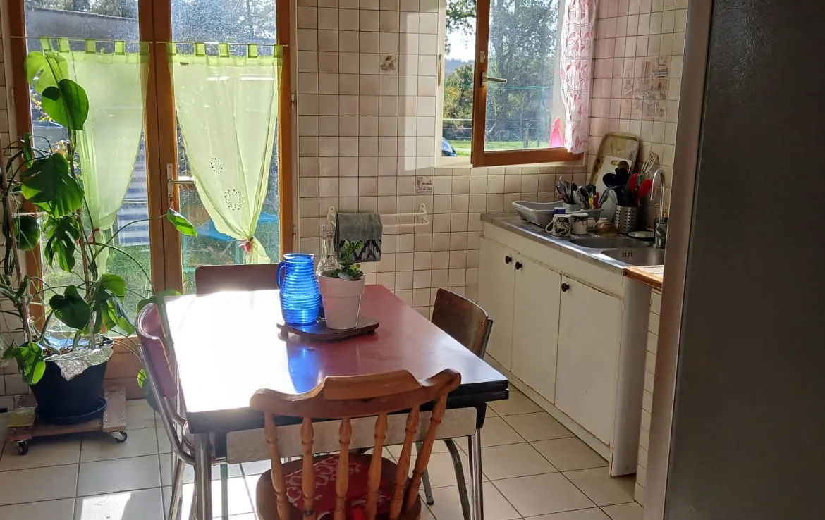 Grande maison jumelée avec terrain plat à Noailles, 14 pièces et vue magnifique 