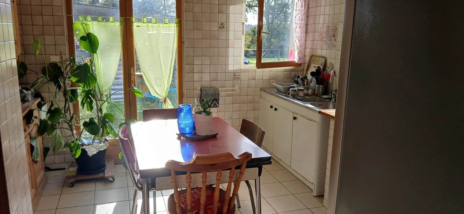 Grande maison jumelée avec terrain plat à Noailles, 14 pièces et vue magnifique 