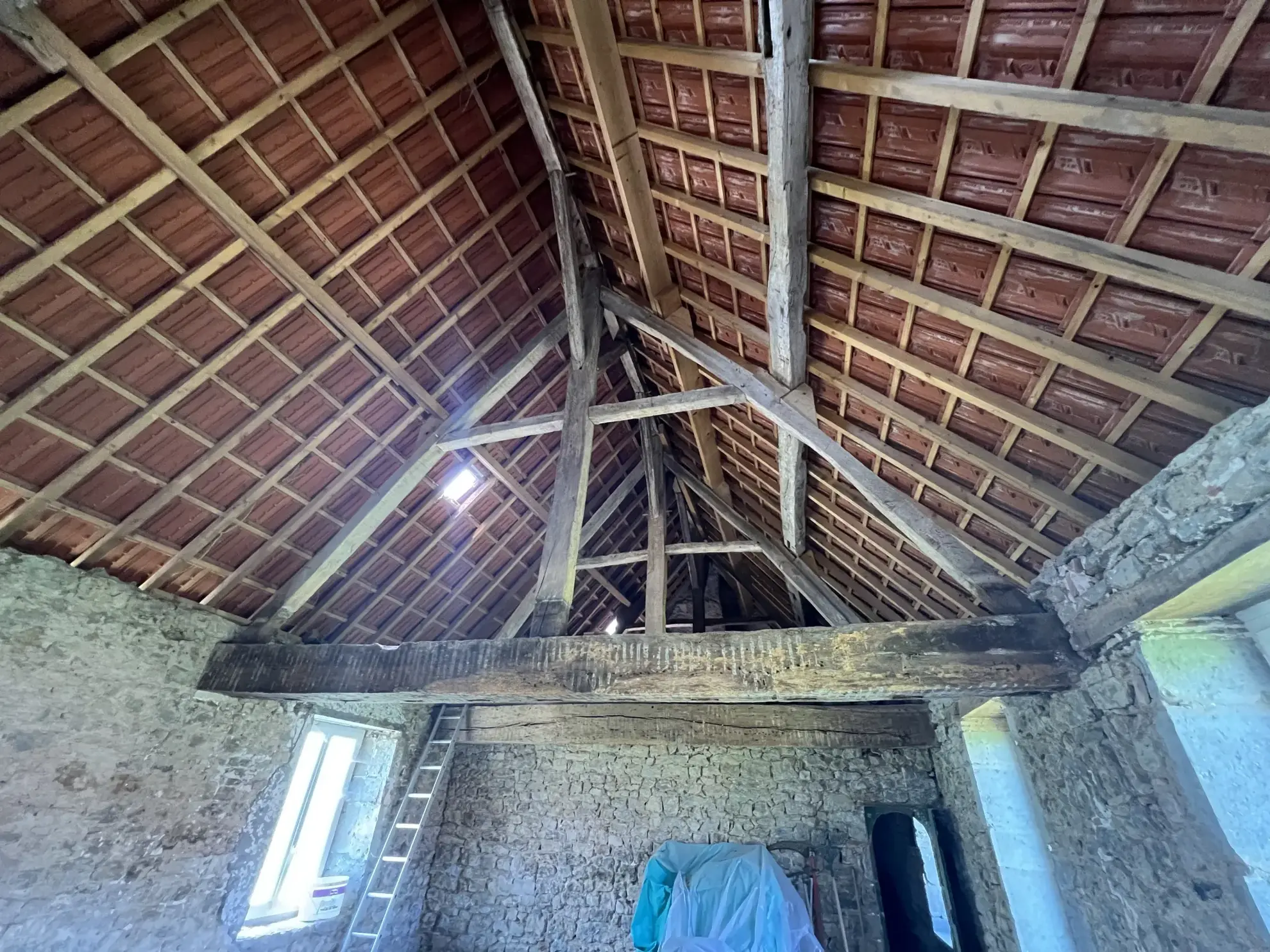 Maison en pierres apparentes à rénover à Corbigny avec grand terrain 