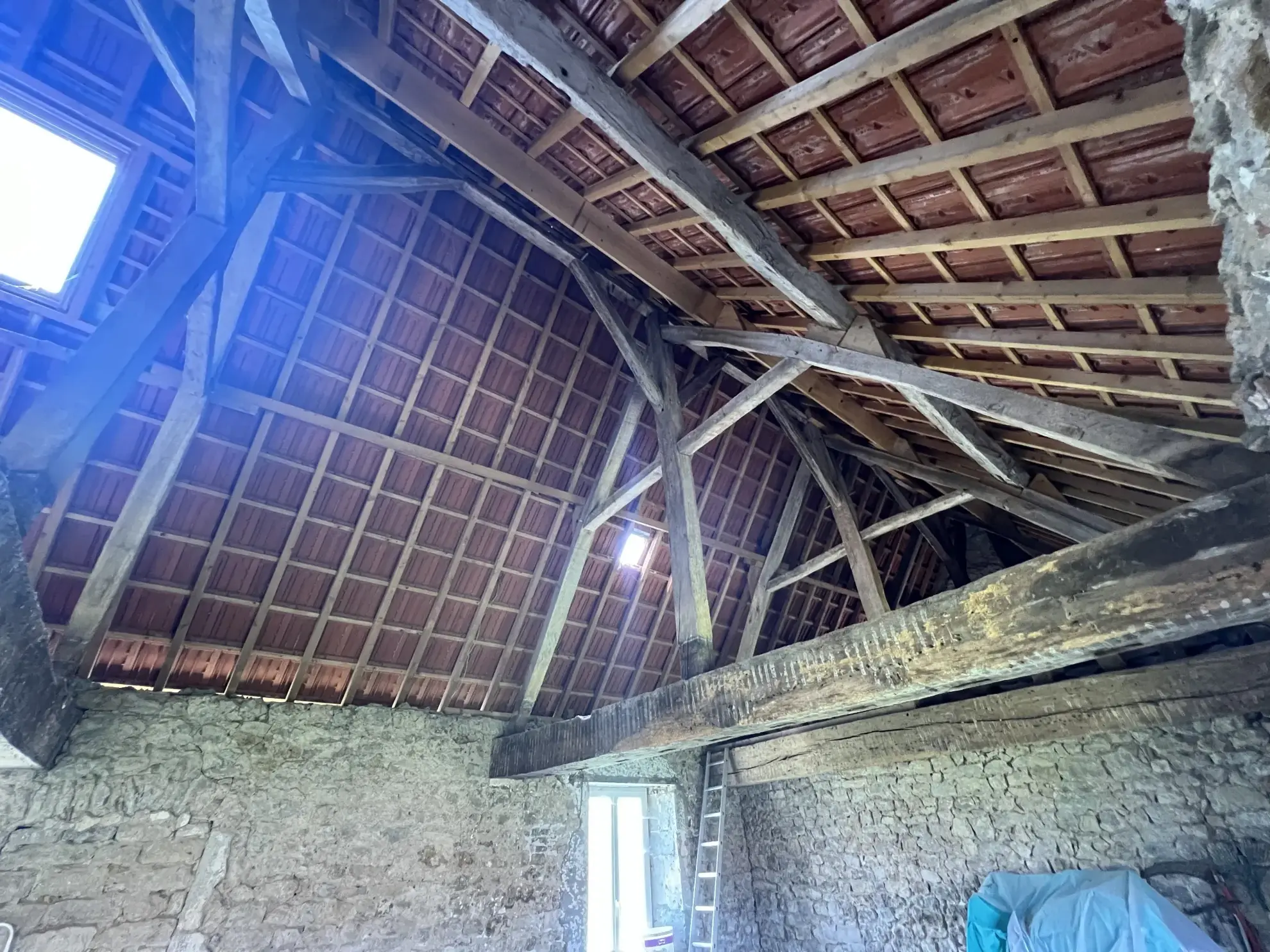Maison en pierres apparentes à rénover à Corbigny avec grand terrain 