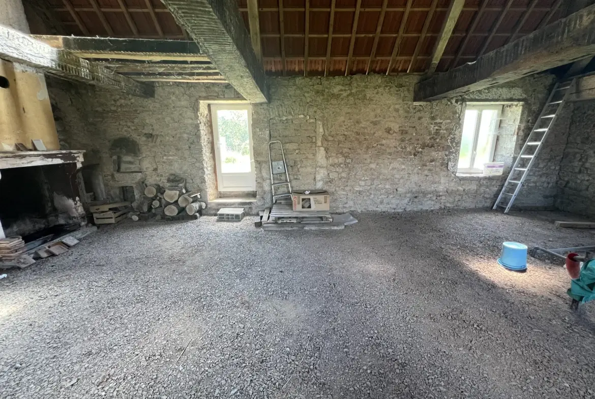 Maison en pierres apparentes à rénover à Corbigny avec grand terrain 