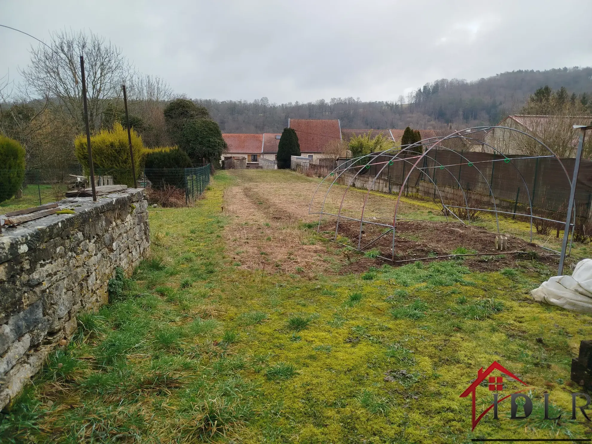 Maison en pierre à Bourdons-sur-Rognon (52700) avec garage et terrain 