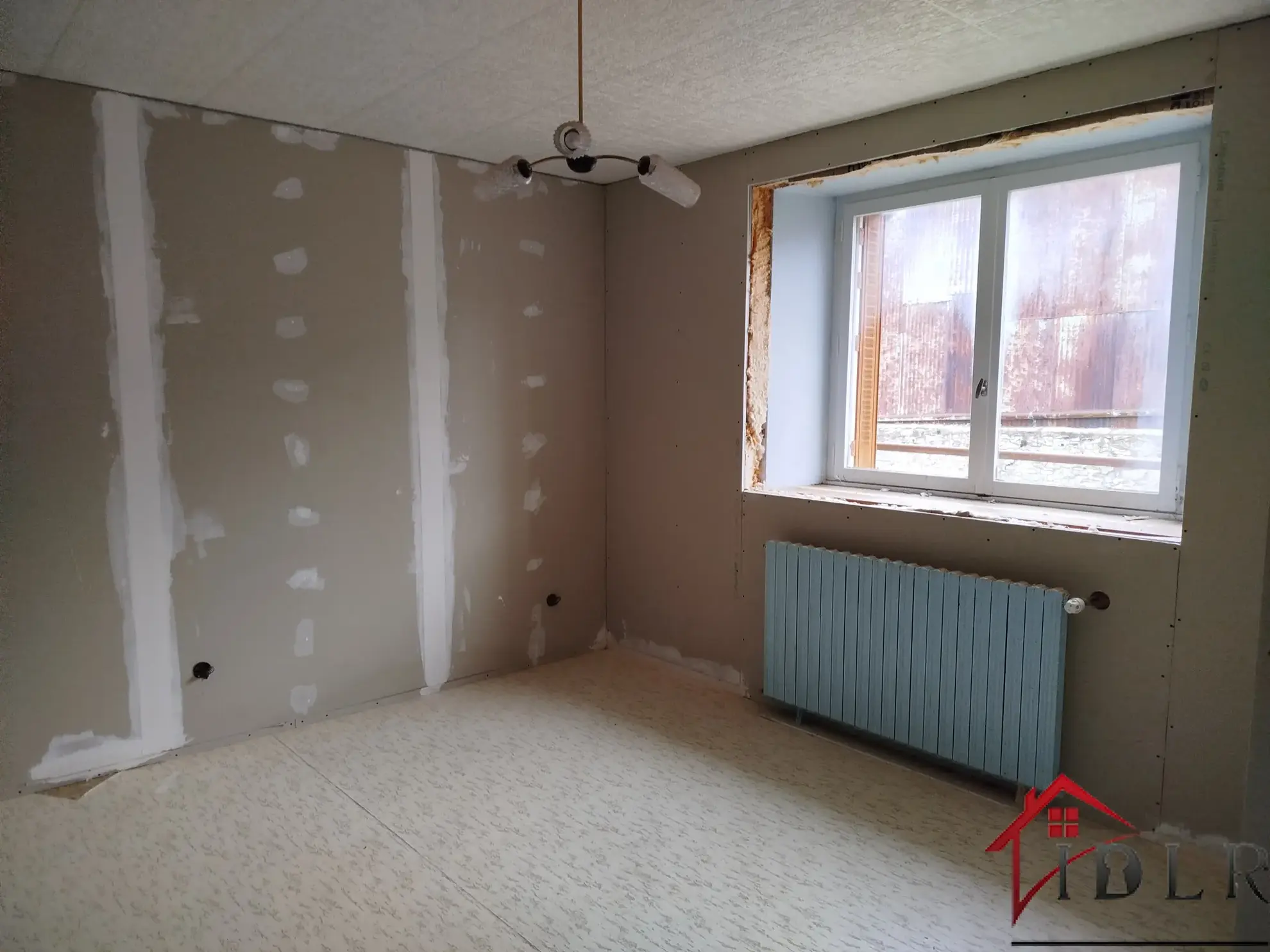 Maison en pierre à Bourdons-sur-Rognon (52700) avec garage et terrain 