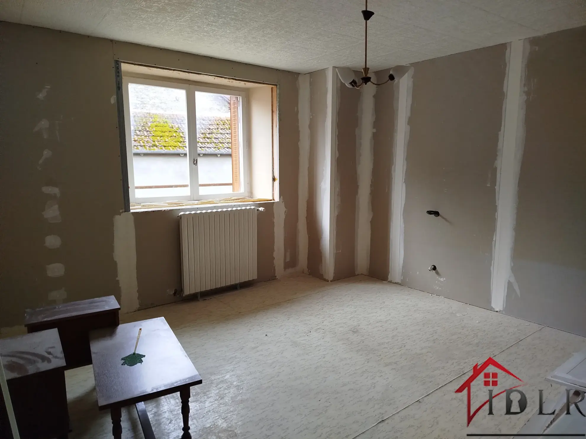 Maison en pierre à Bourdons-sur-Rognon (52700) avec garage et terrain 