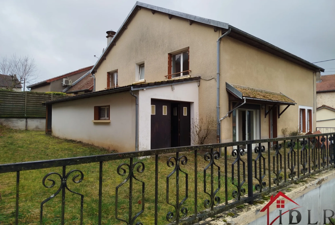 Maison en pierre à Bourdons-sur-Rognon (52700) avec garage et terrain 