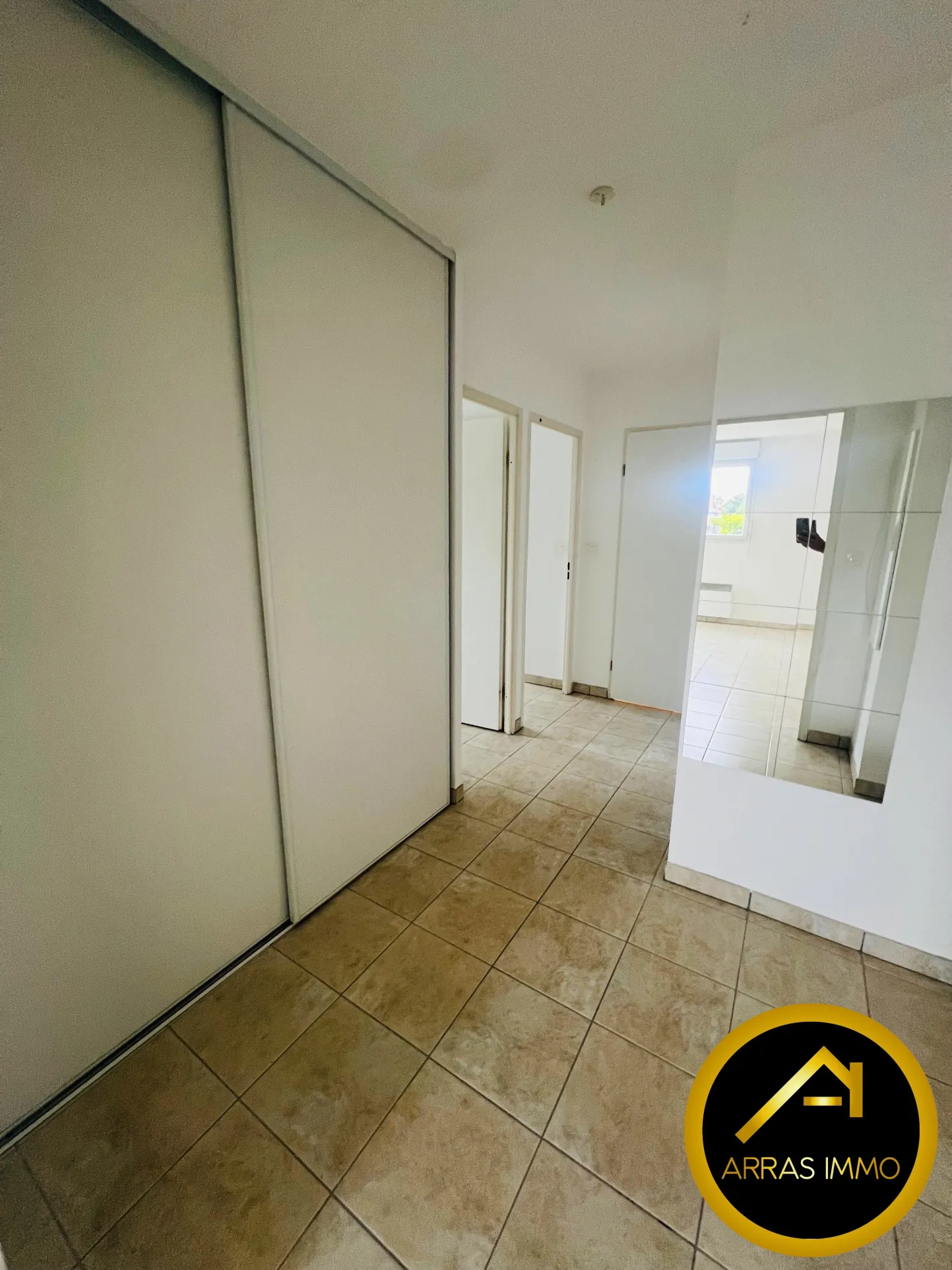 Bel appartement 3 pièces avec balcon et parking à Arras 