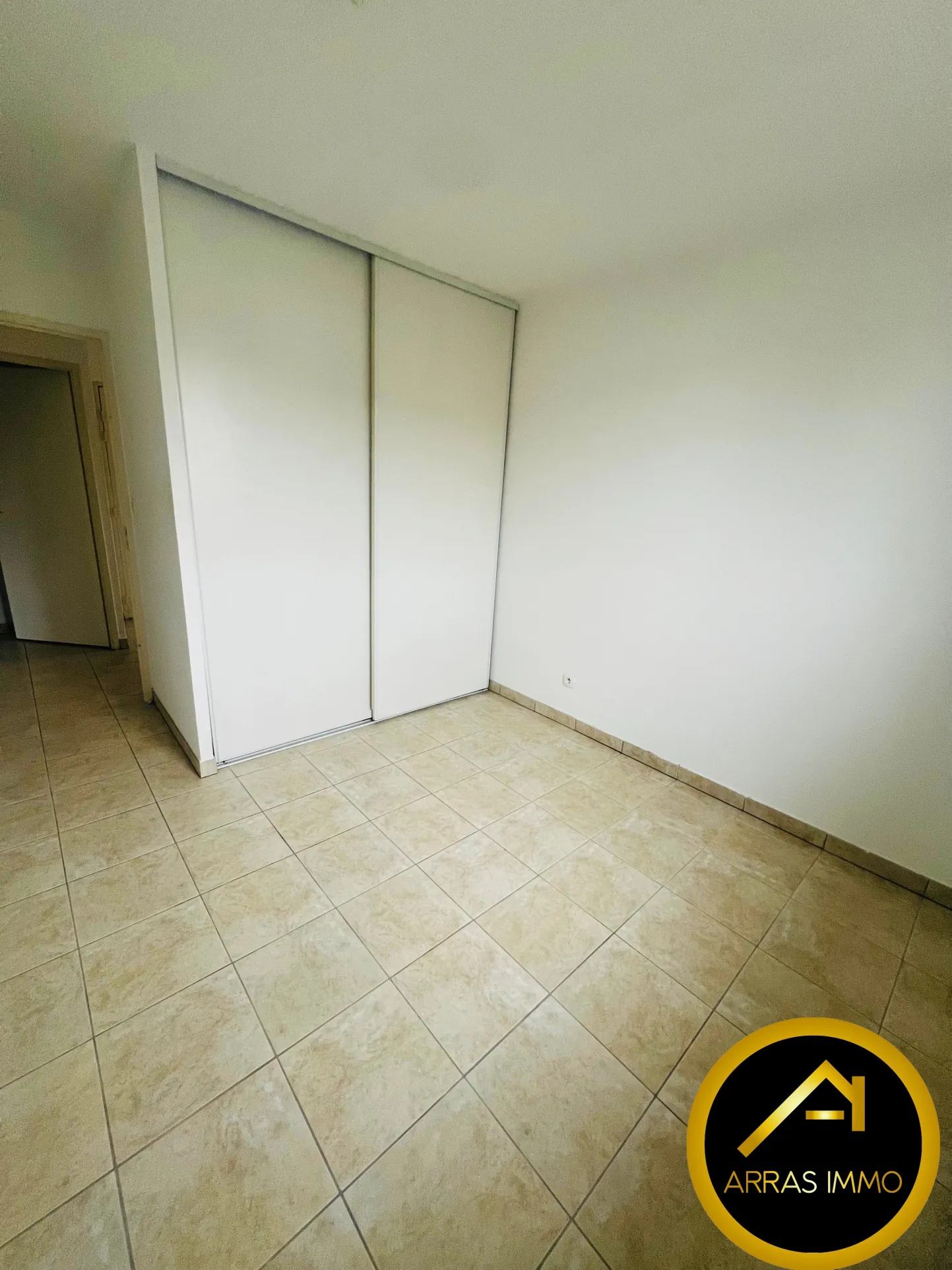 Bel appartement 3 pièces avec balcon et parking à Arras 