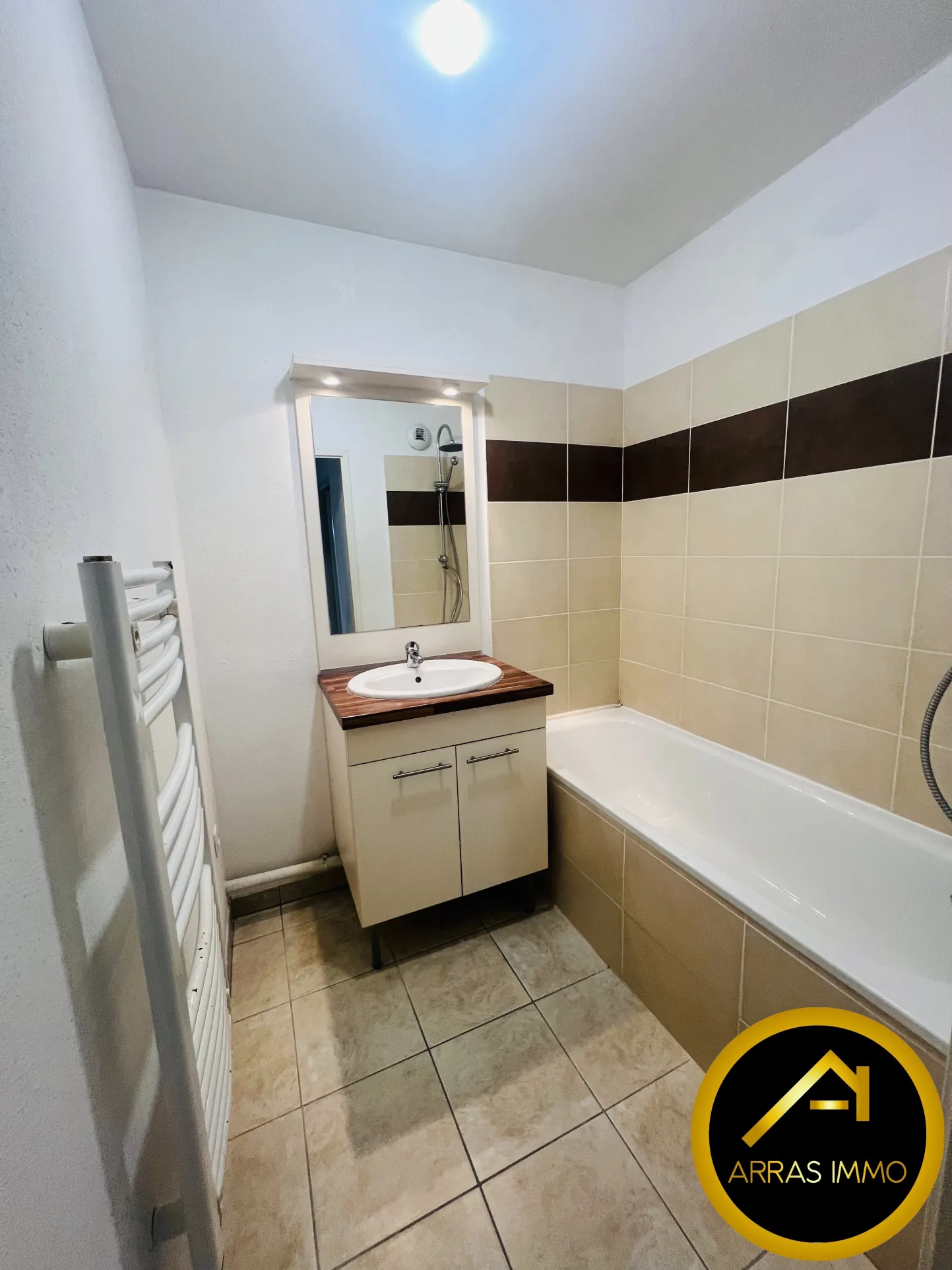Bel appartement 3 pièces avec balcon et parking à Arras 