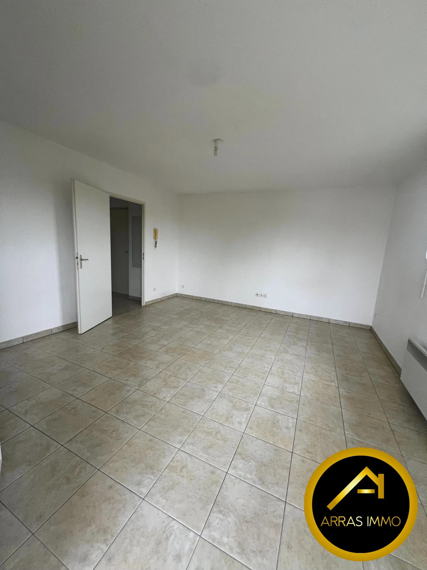 Bel appartement 3 pièces avec balcon et parking à Arras 