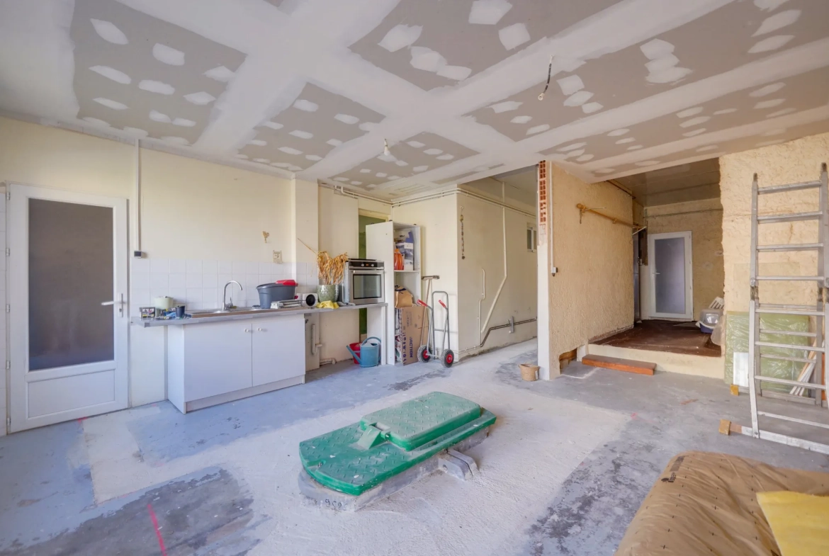 Grande maison rénovée de 180 m² avec dépendances à Saint Genès de Blaye 
