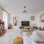 Grande maison rénovée de 180 m² avec dépendances à Saint Genès de Blaye