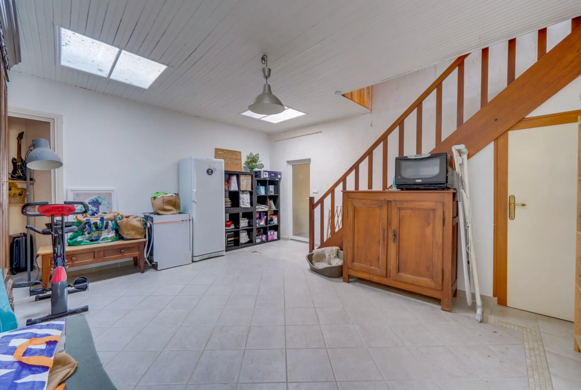 Grande maison rénovée de 180 m² avec dépendances à Saint Genès de Blaye 