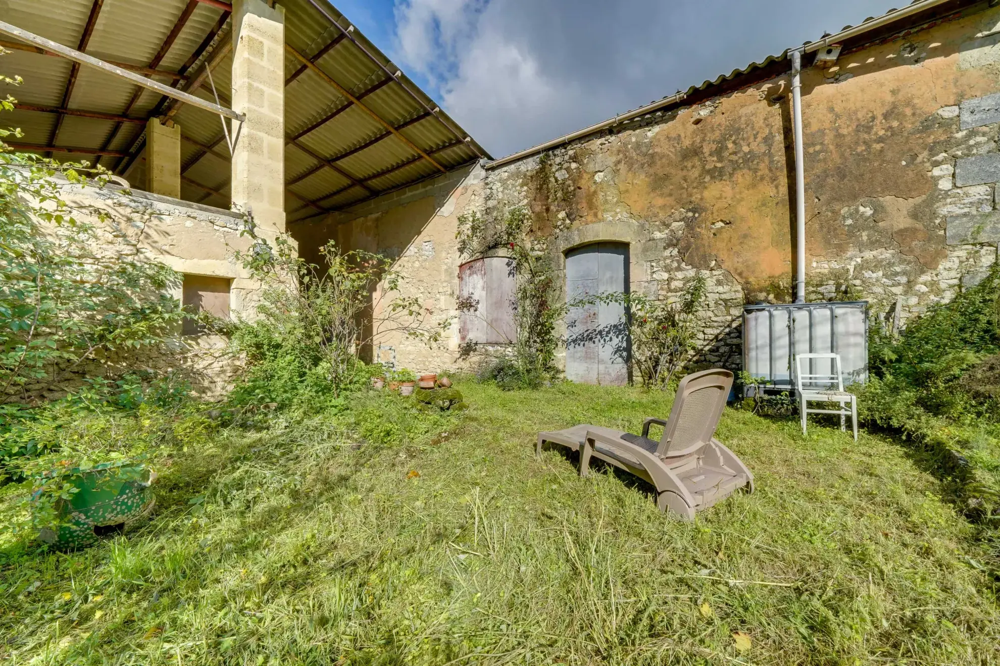 Grande maison rénovée de 180 m² avec dépendances à Saint Genès de Blaye 
