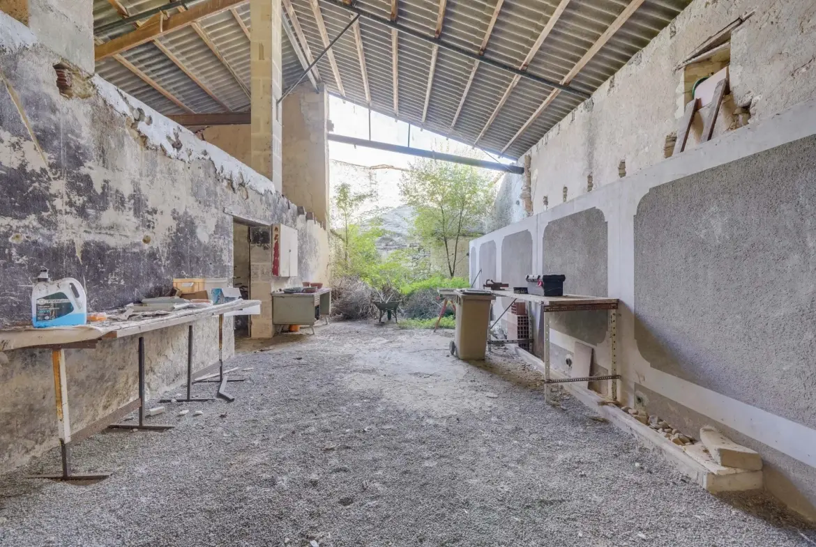 Grande maison rénovée de 180 m² avec dépendances à Saint Genès de Blaye 