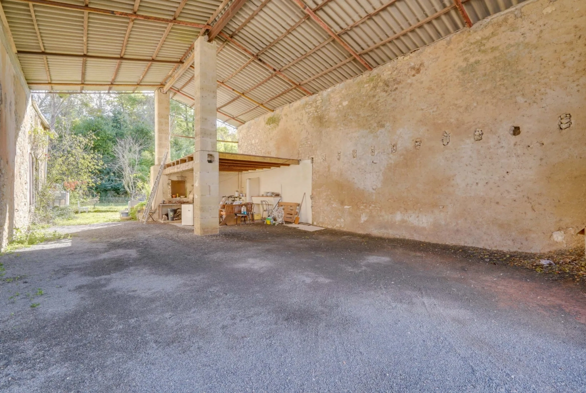 Grande maison rénovée de 180 m² avec dépendances à Saint Genès de Blaye 