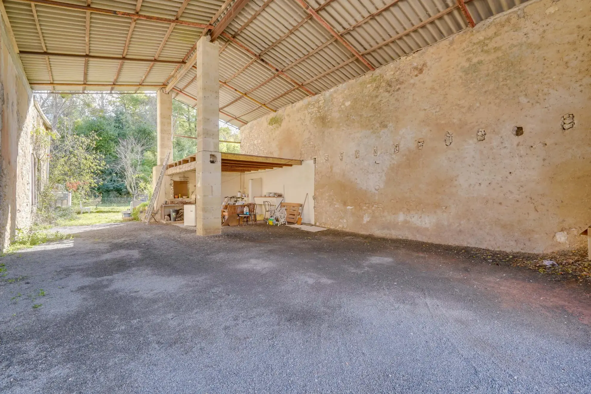 Grande maison rénovée de 180 m² avec dépendances à Saint Genès de Blaye 