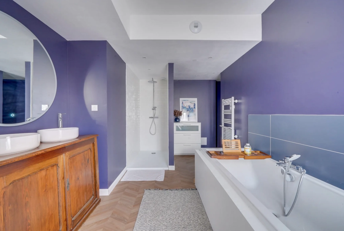 Grande maison rénovée de 180 m² avec dépendances à Saint Genès de Blaye 