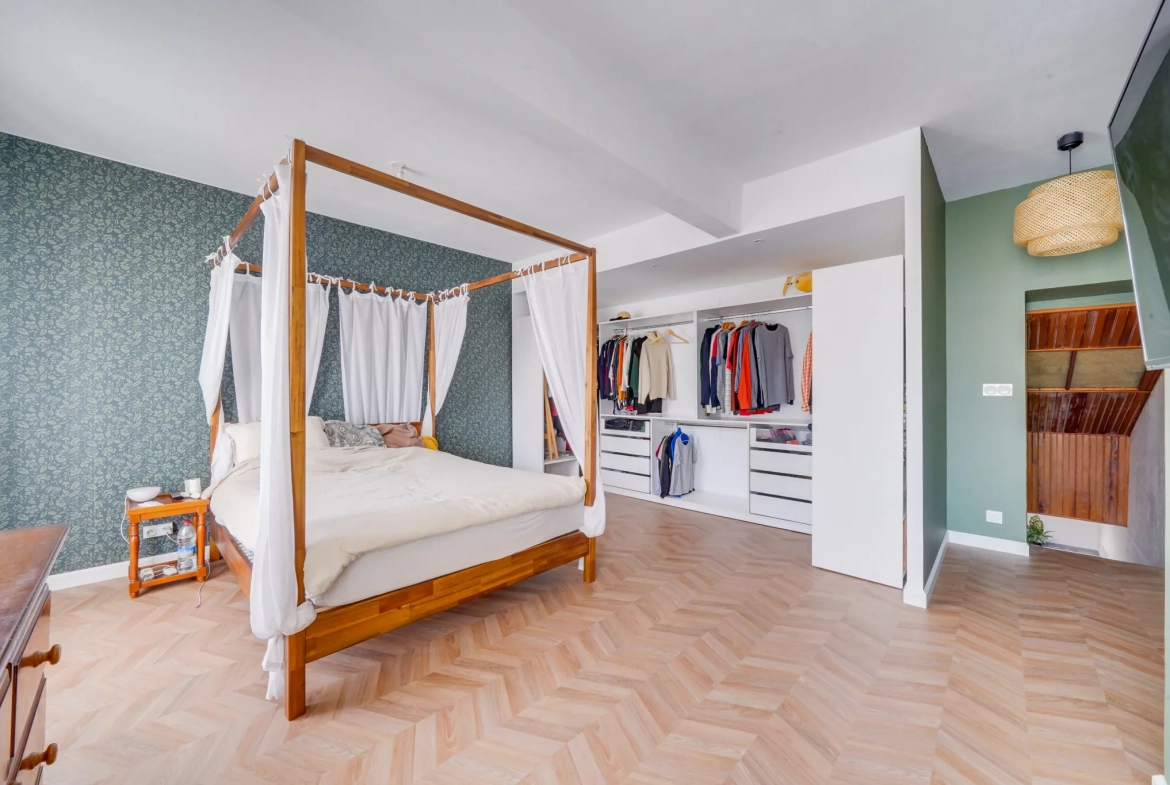 Grande maison rénovée de 180 m² avec dépendances à Saint Genès de Blaye 