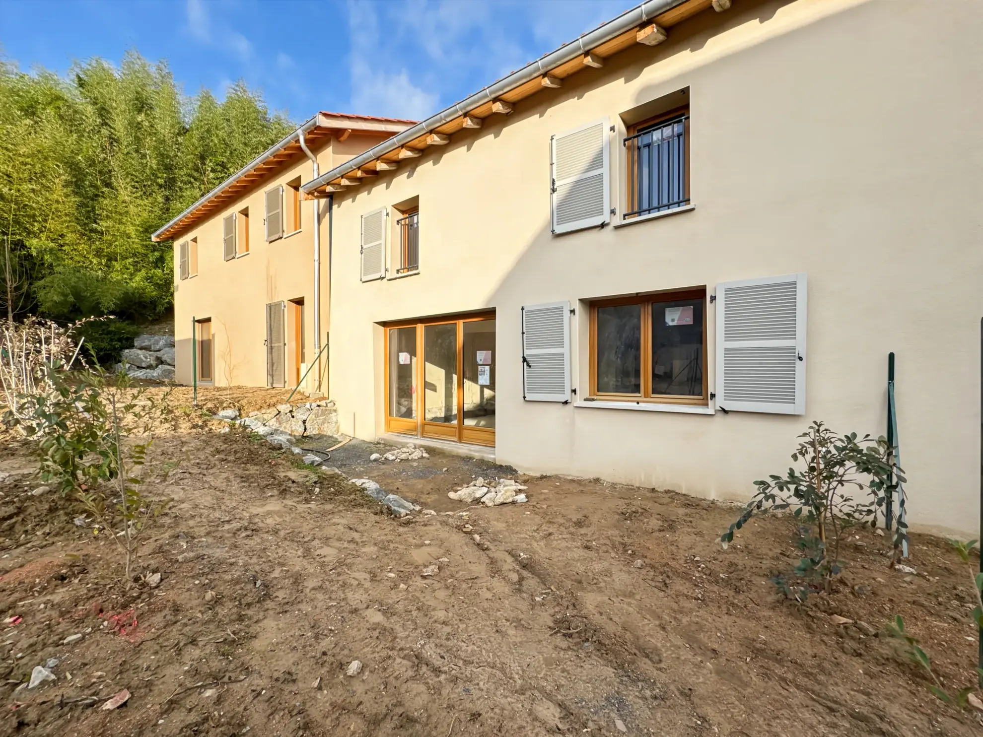 Plateau duplex à rénover avec jardin à Sainte Euphémie, proche Trévoux 