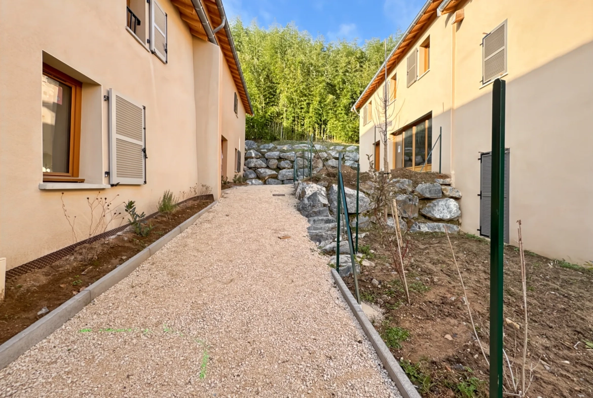 Plateau duplex à rénover avec jardin à Sainte Euphémie, proche Trévoux 