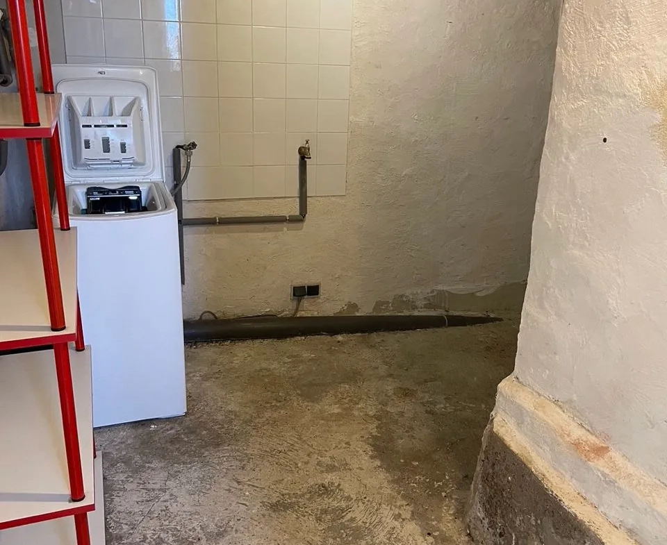 Maison de village en pierre à Faucon, 67 m2, 2 chambres, jardin, vue dégagée 