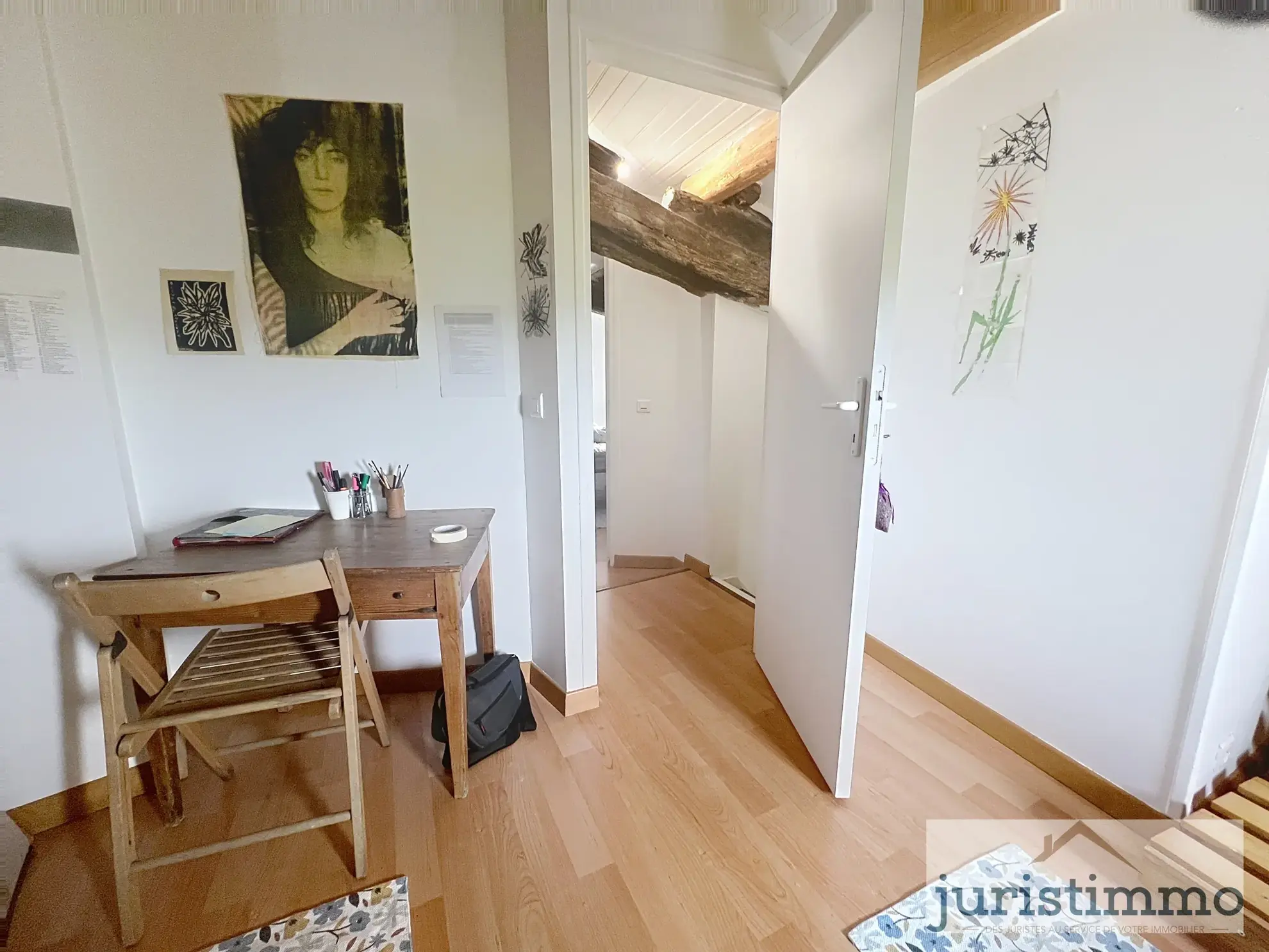 Maison de village en pierre à Faucon, 67 m2, 2 chambres, jardin, vue dégagée 