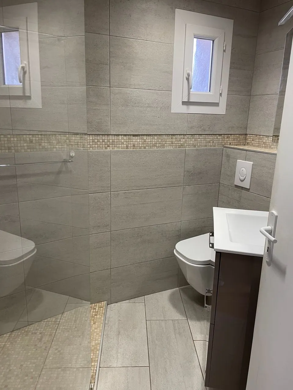 Maison de village en pierre à Faucon, 67 m2, 2 chambres, jardin, vue dégagée 