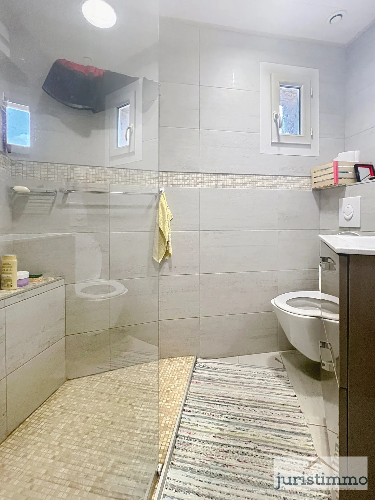 Maison de village en pierre à Faucon, 67 m2, 2 chambres, jardin, vue dégagée 