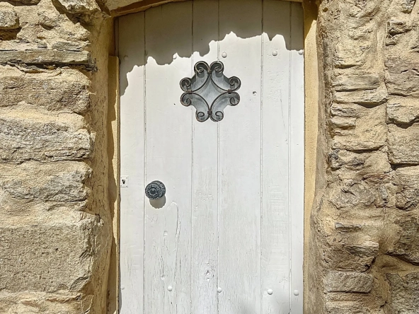 Maison de village en pierre à Faucon, 67 m2, 2 chambres, jardin, vue dégagée