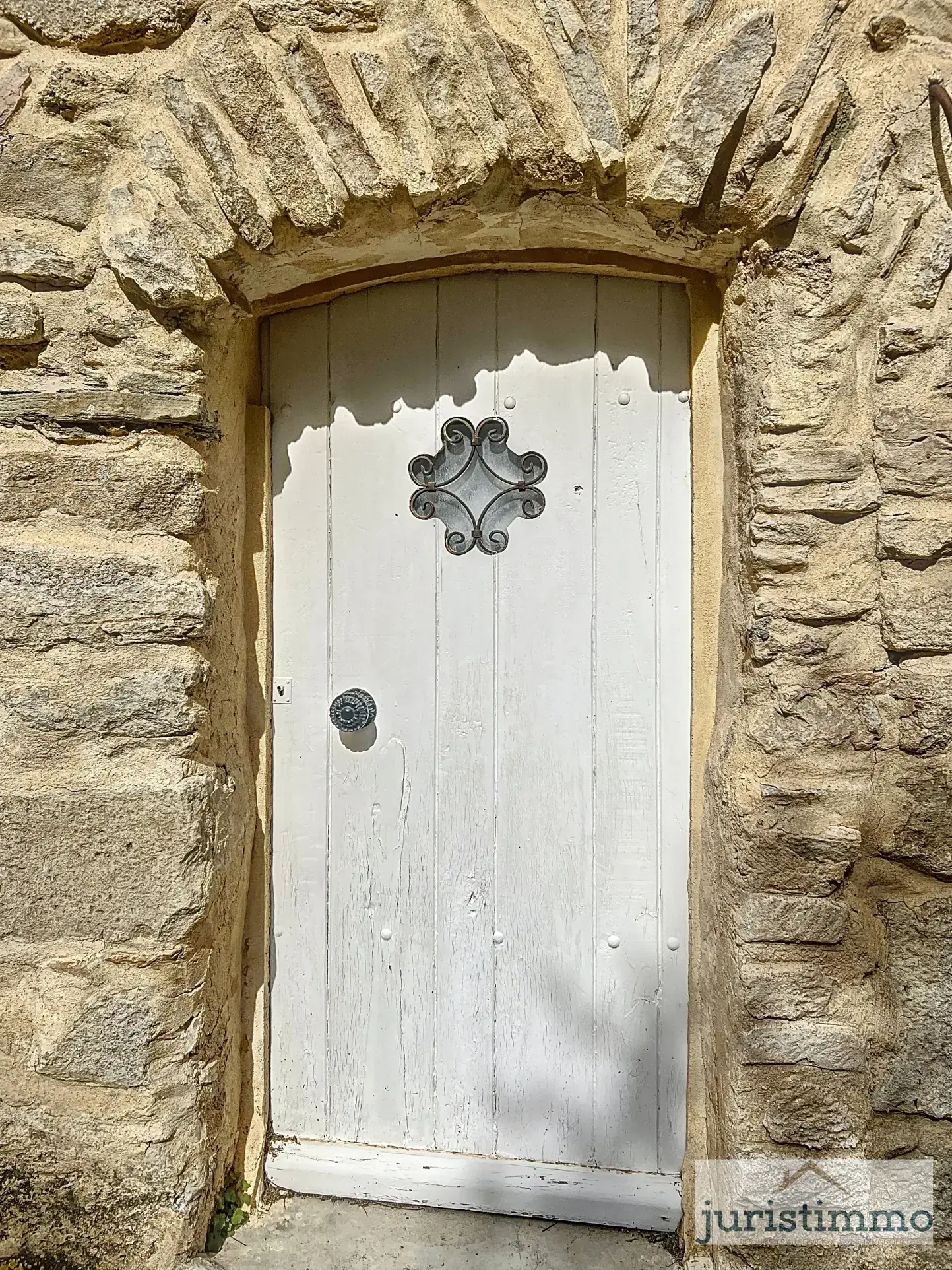 Maison de village en pierre à Faucon, 67 m2, 2 chambres, jardin, vue dégagée 