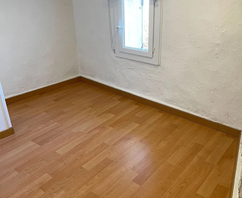 Maison de village en pierre à Faucon, 67 m2, 2 chambres, jardin, vue dégagée 