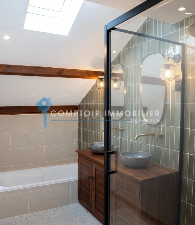 Appartement T4 rénové à Nîmes Feuchères, dernier étage, lumière naturelle, prestations modernes 