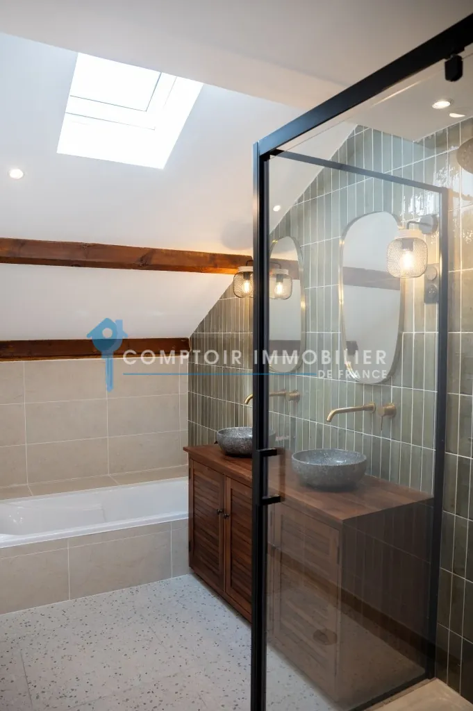Appartement T4 rénové à Nîmes Feuchères, dernier étage, lumière naturelle, prestations modernes 