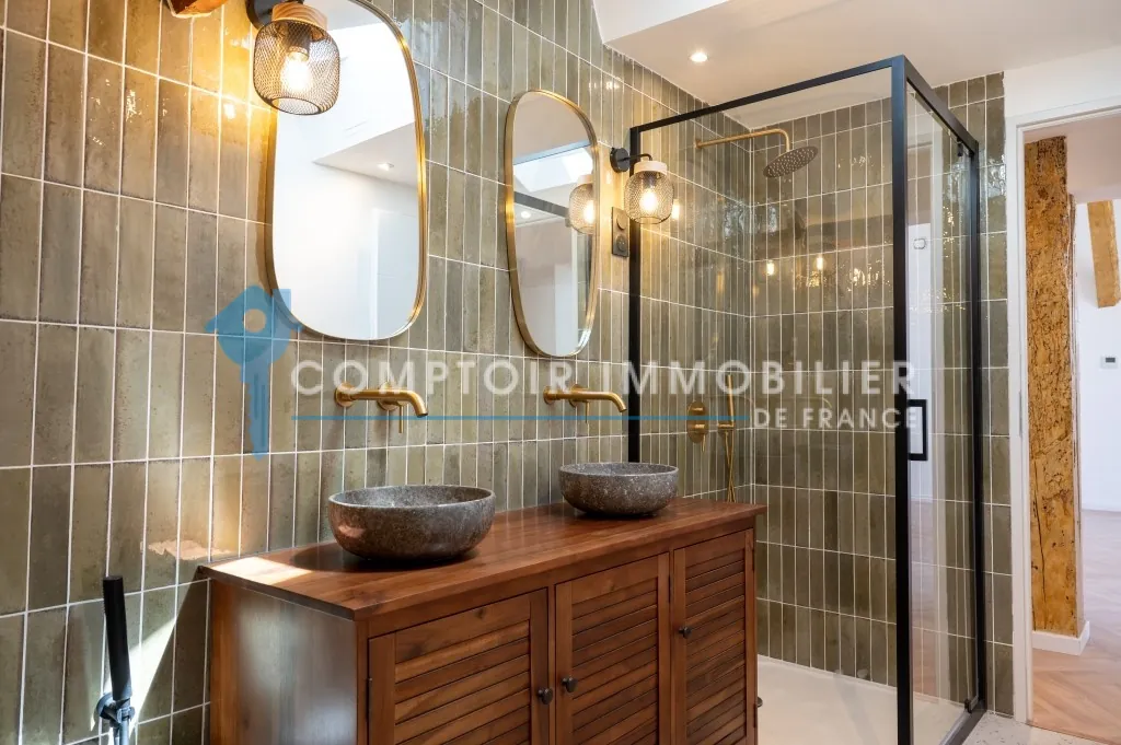 Appartement T4 rénové à Nîmes Feuchères, dernier étage, lumière naturelle, prestations modernes 