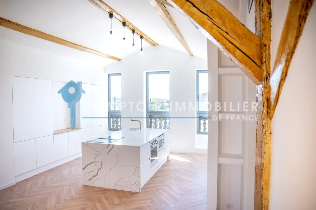 Appartement T4 rénové à Nîmes Feuchères, dernier étage, lumière naturelle, prestations modernes 