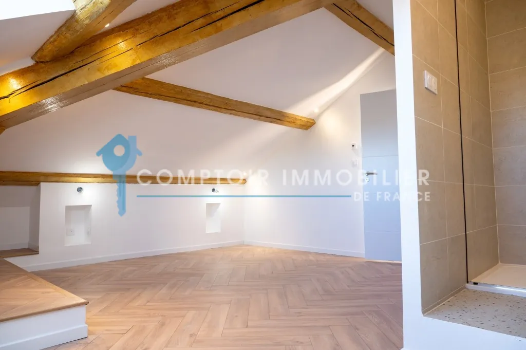 Appartement T4 rénové à Nîmes Feuchères, dernier étage, lumière naturelle, prestations modernes 