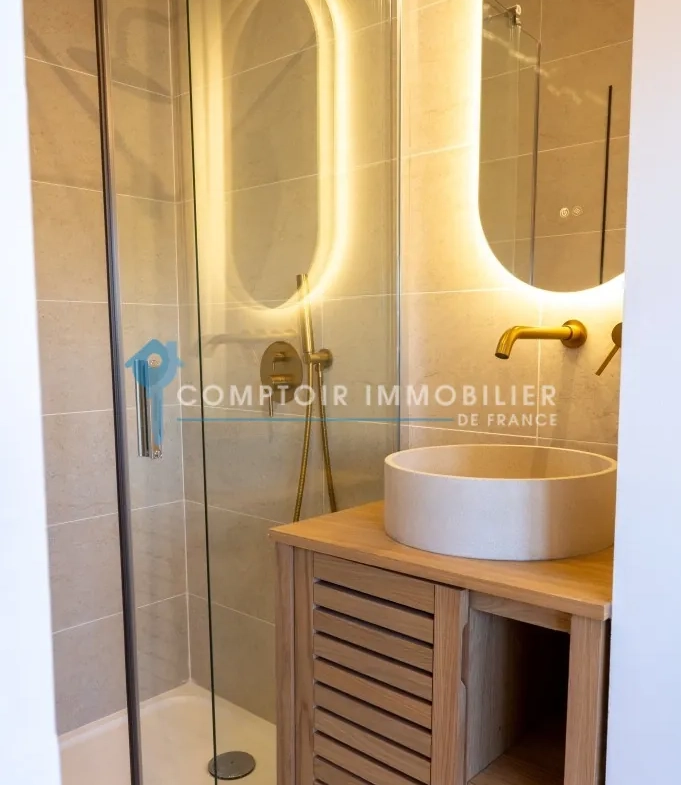 Appartement T4 rénové à Nîmes Feuchères, dernier étage, lumière naturelle, prestations modernes 