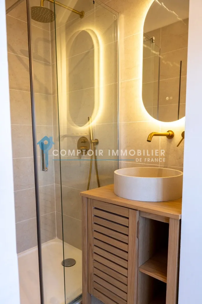 Appartement T4 rénové à Nîmes Feuchères, dernier étage, lumière naturelle, prestations modernes 