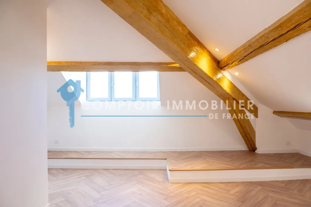 Appartement T4 rénové à Nîmes Feuchères, dernier étage, lumière naturelle, prestations modernes 