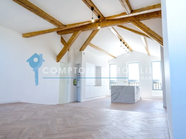 Appartement T4 rénové à Nîmes Feuchères, dernier étage, lumière naturelle, prestations modernes