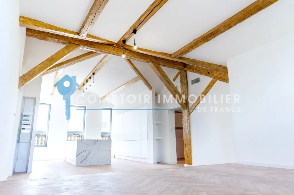Appartement T4 rénové à Nîmes Feuchères, dernier étage, lumière naturelle, prestations modernes 