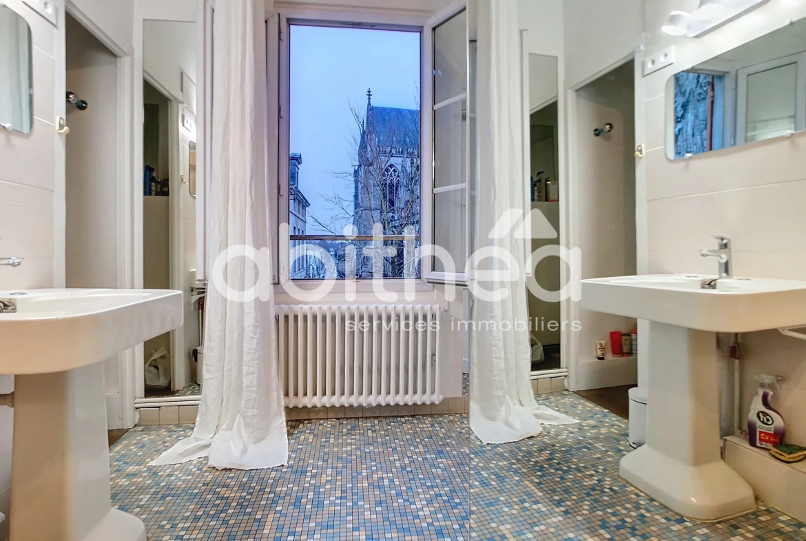 Appartement de 160 m² avec vue sur la cathédrale à Troyes 