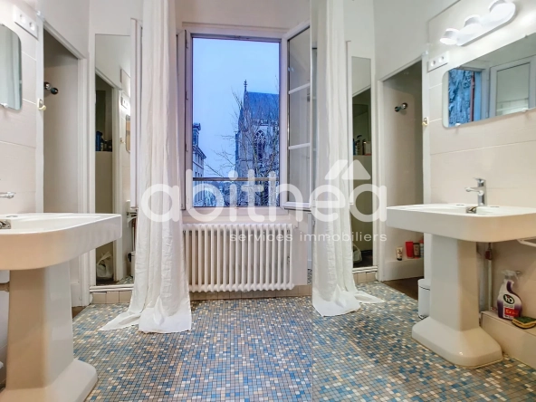 Appartement de 160 m² avec vue sur la cathédrale à Troyes 