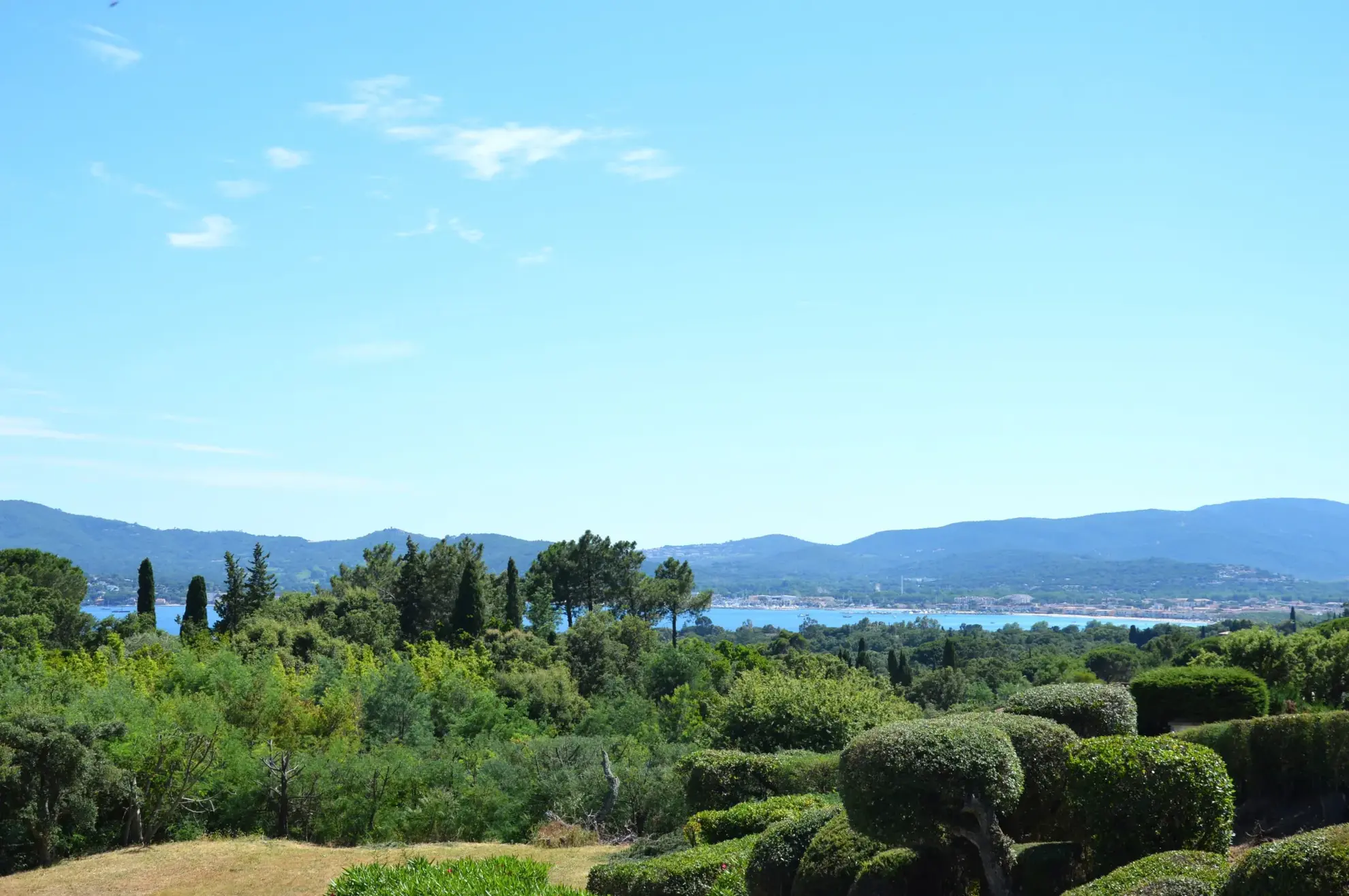 Villa de style bastide avec vue mer et piscine à Grimaud - Prestige et confort 