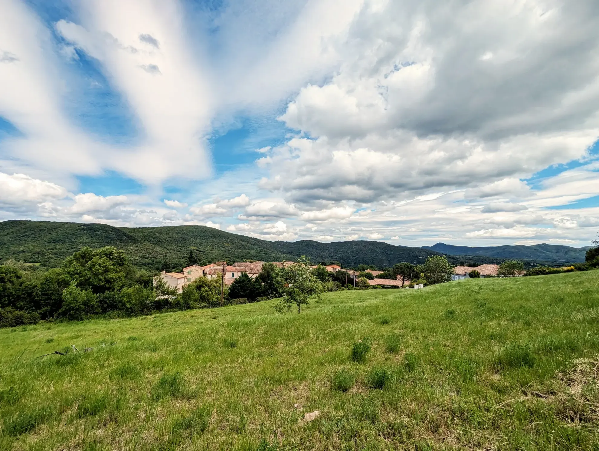 Terrains constructibles dans le Pradal avec vue dominante et exposition sud 