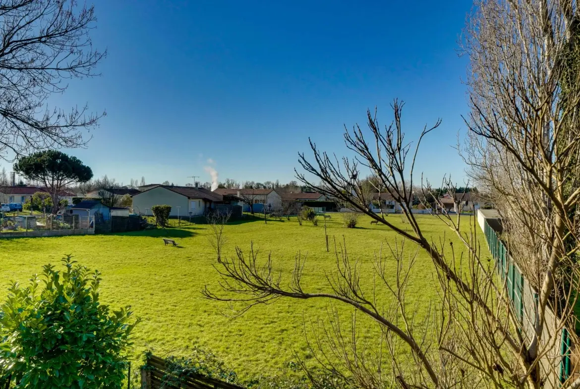 Vente d'un appartement T2 de 43m² avec balcon et parking à Saint-Louis-de-Montferrand 
