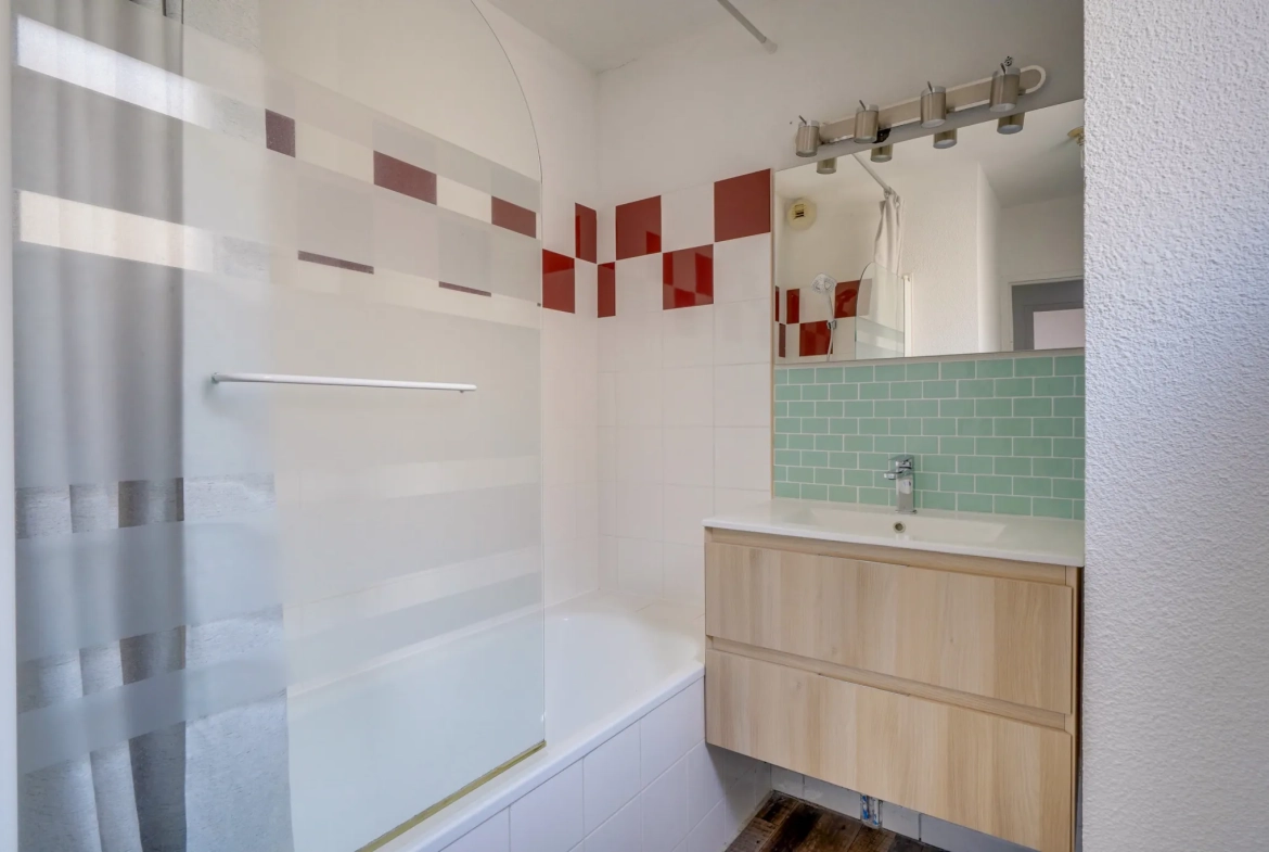 Vente d'un appartement T2 de 43m² avec balcon et parking à Saint-Louis-de-Montferrand 