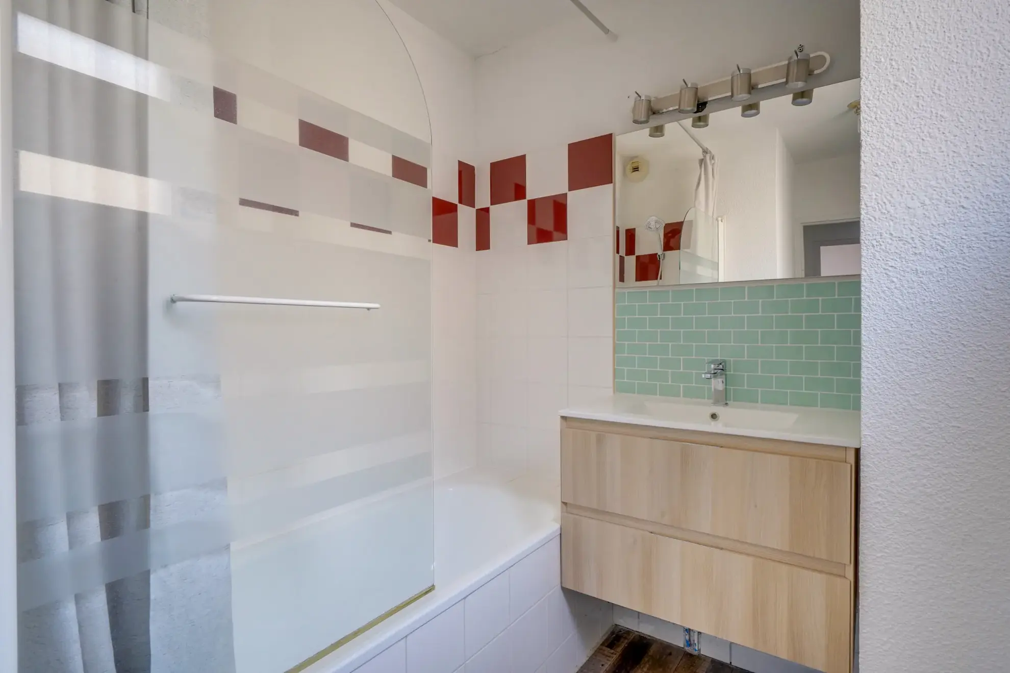 Vente d'un appartement T2 de 43m² avec balcon et parking à Saint-Louis-de-Montferrand 